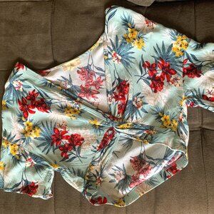 Altar'd State summer lightweight floral top, crop with knot